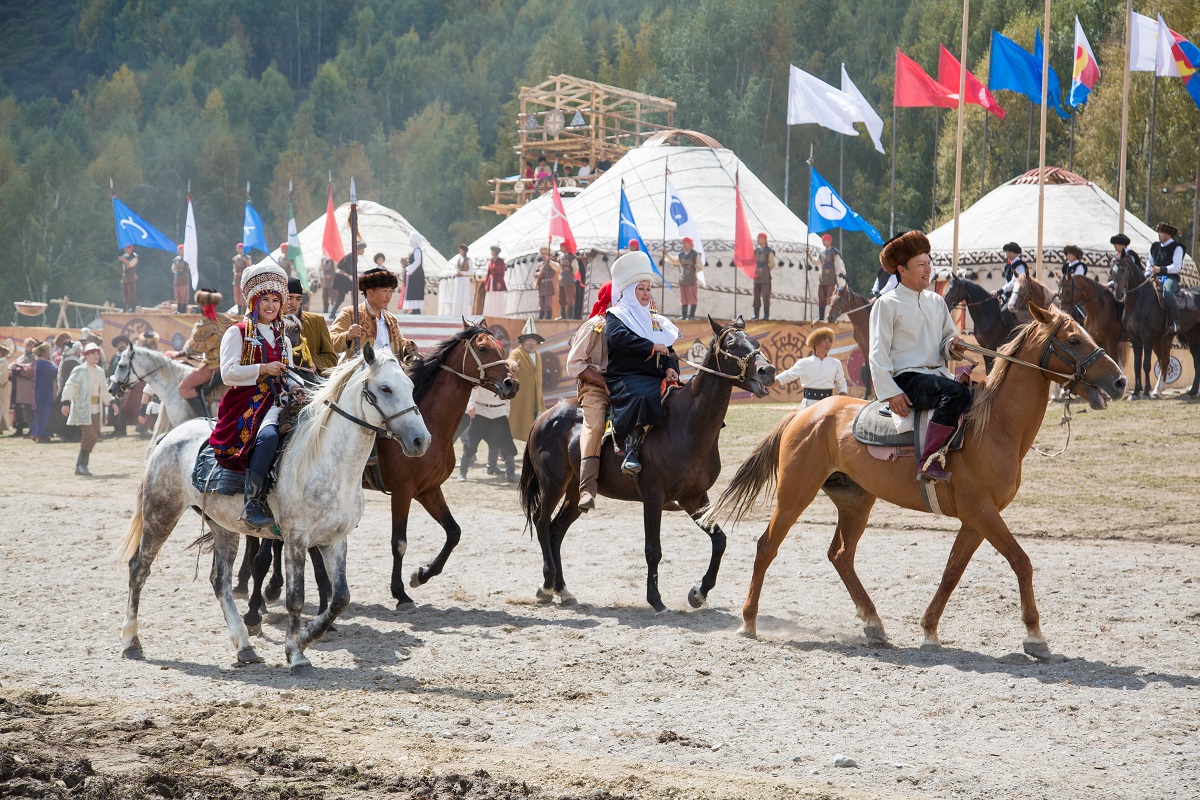 Улуу Кыргыз Каганатынын театрлаштырылган көлөмдүү тарыхый көрсөтүүлөрүнө күбө болушат