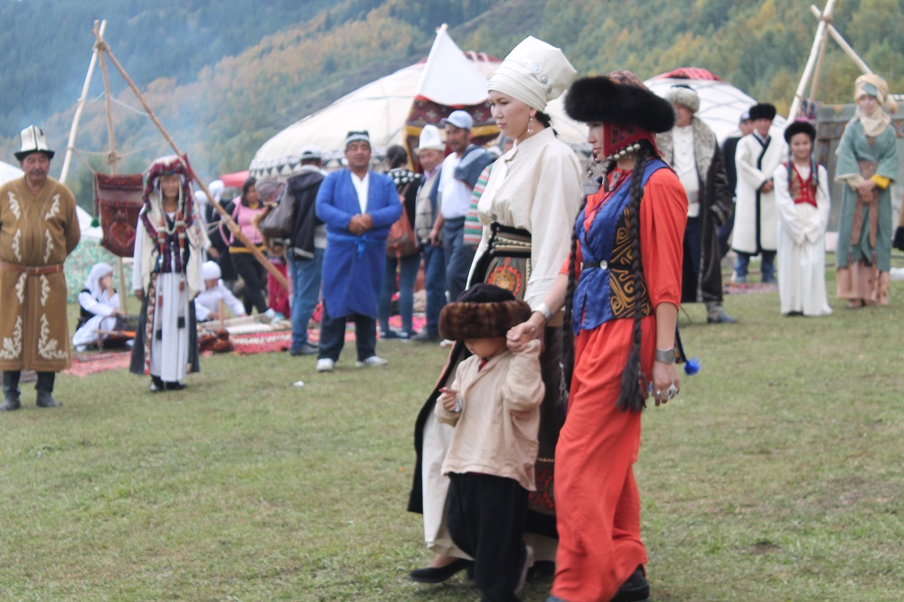 Регионы Кыргызстана завершили показ театрализованных представлений на Кырчыне
