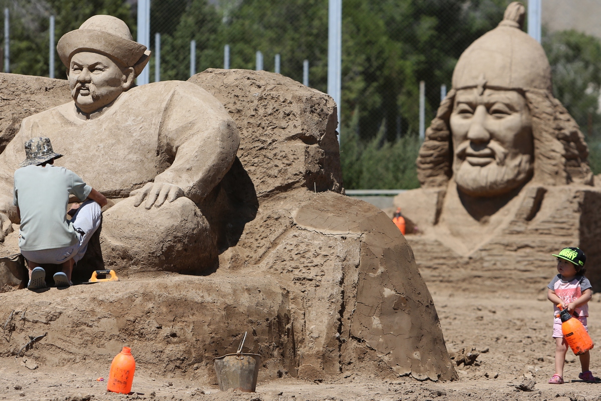 More than 3000 people Have Visited the Festival of Sand Sculptures in Issyk-Kul