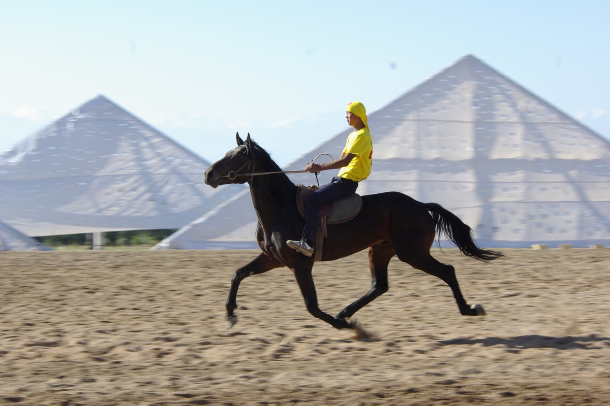 Competitions in horse racing at the First World Nomad Games 2014