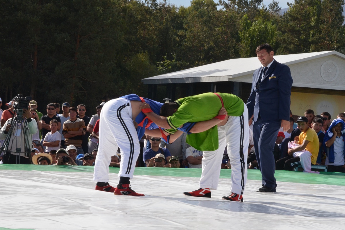 Competitions in alysh at the First World Nomad Games 2014